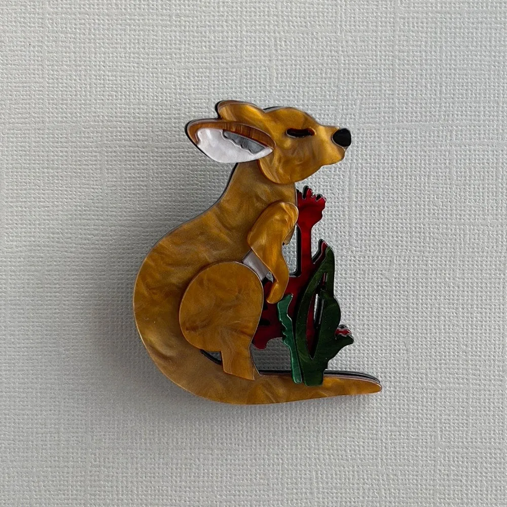 Iris Kangaroo Brooch Brown