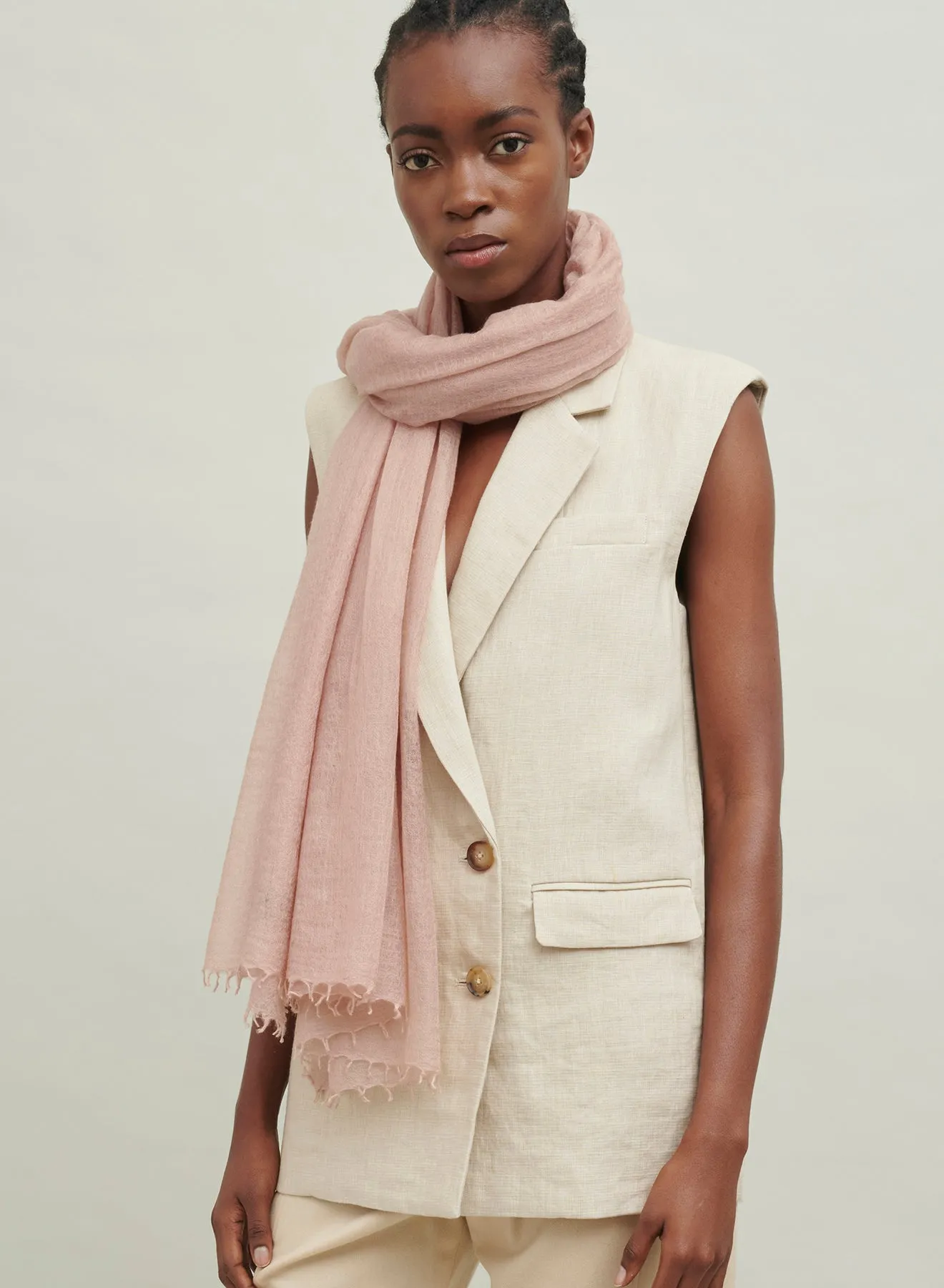 THE FEATHERWEIGHT - Light pink woven cashmere scarf